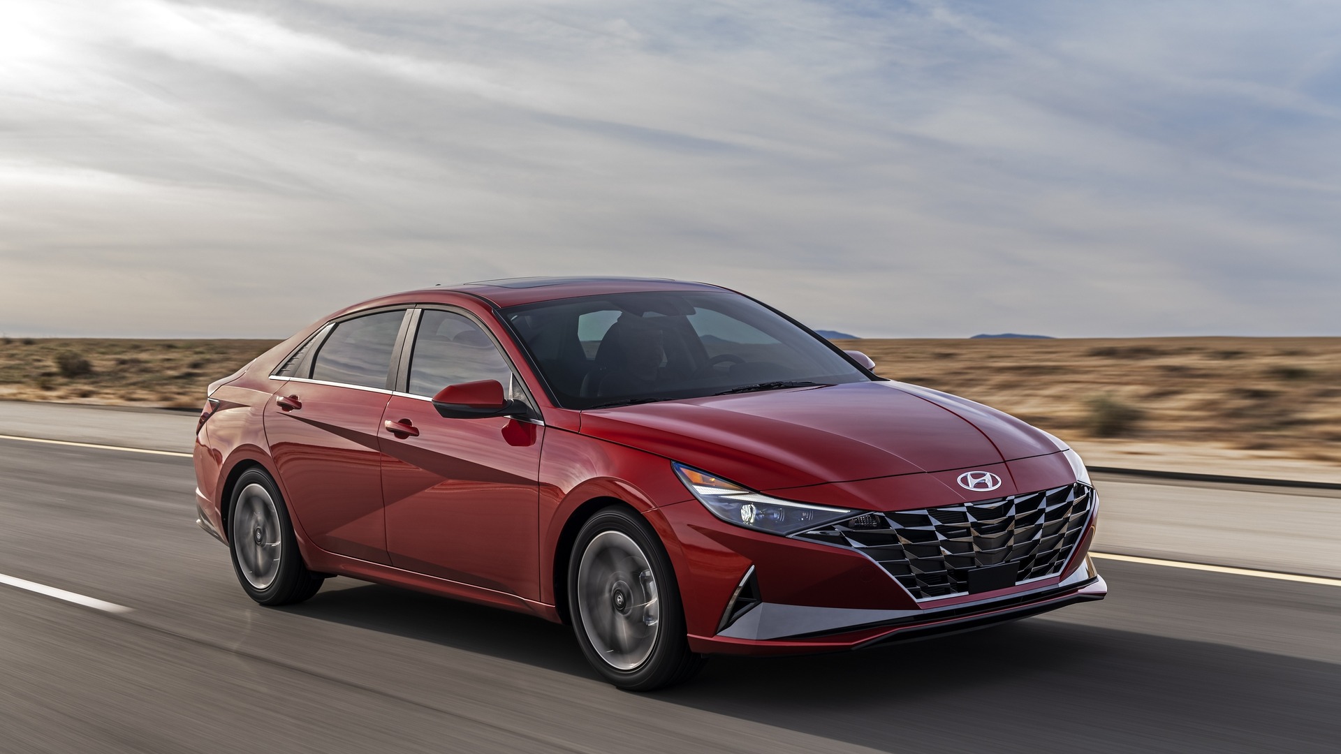 Elantra Limited 2021 rouge, vue trois-quarts avant en conduite