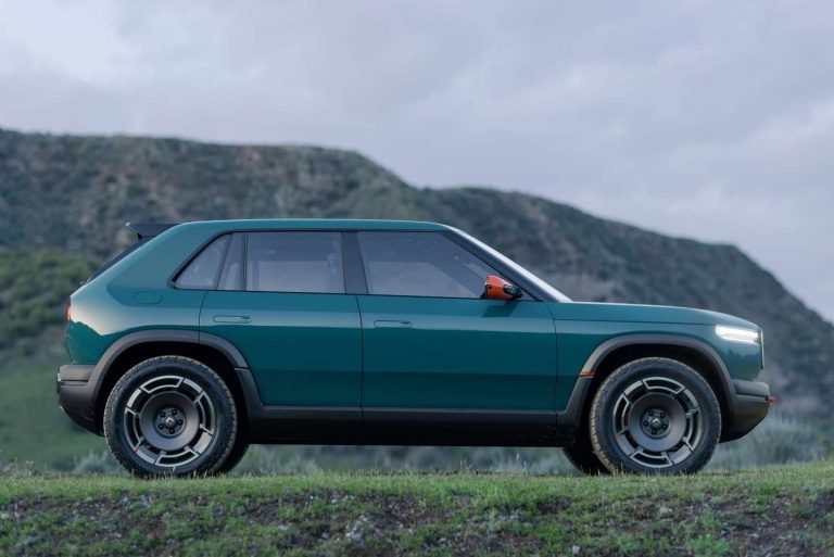 Le PDG de Rivian affirme que le lancement du R3X est prévu dans environ deux ans