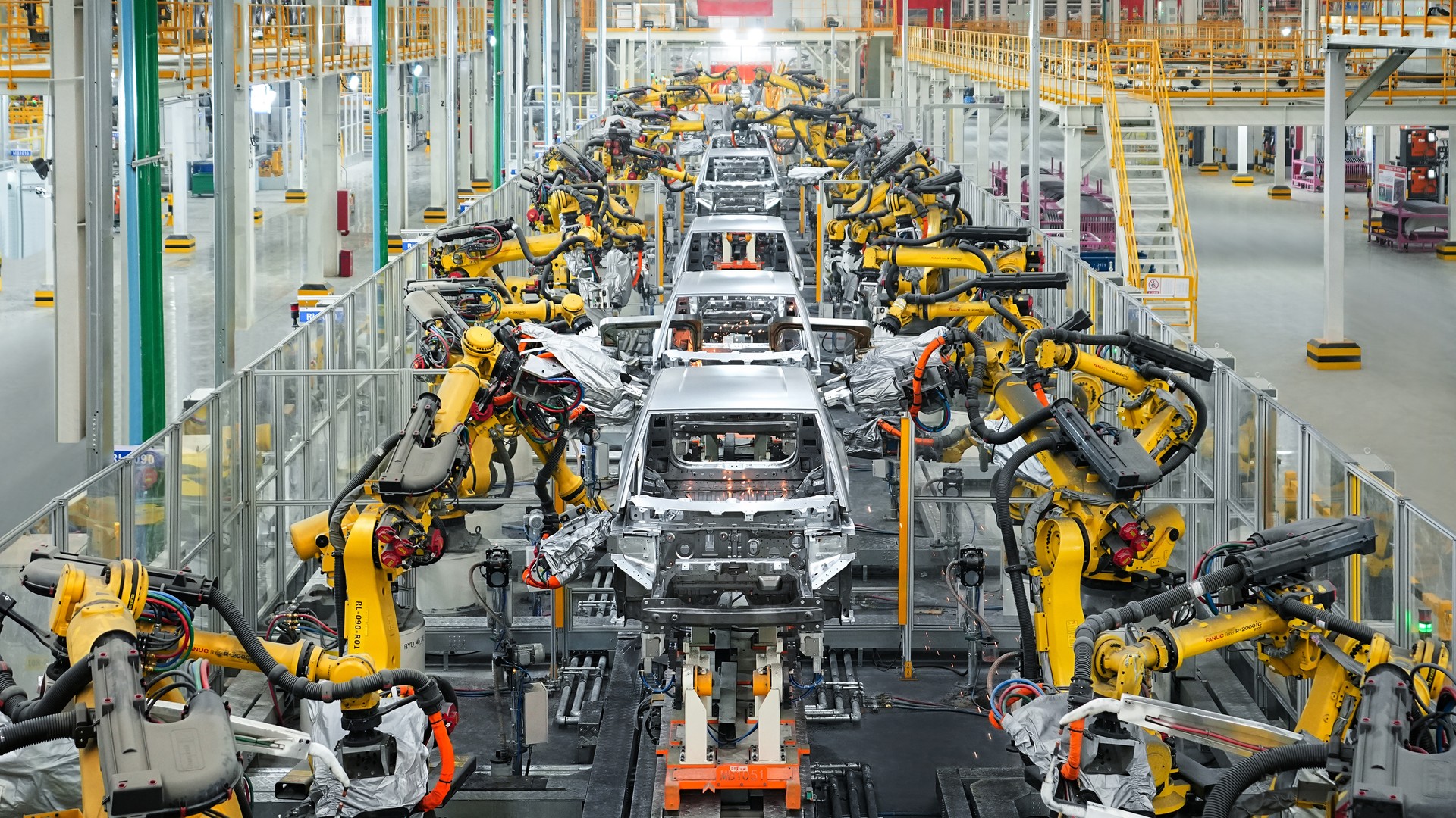 Chaîne de soudure robotisée des carrosseries dans une usine BYD en Chine