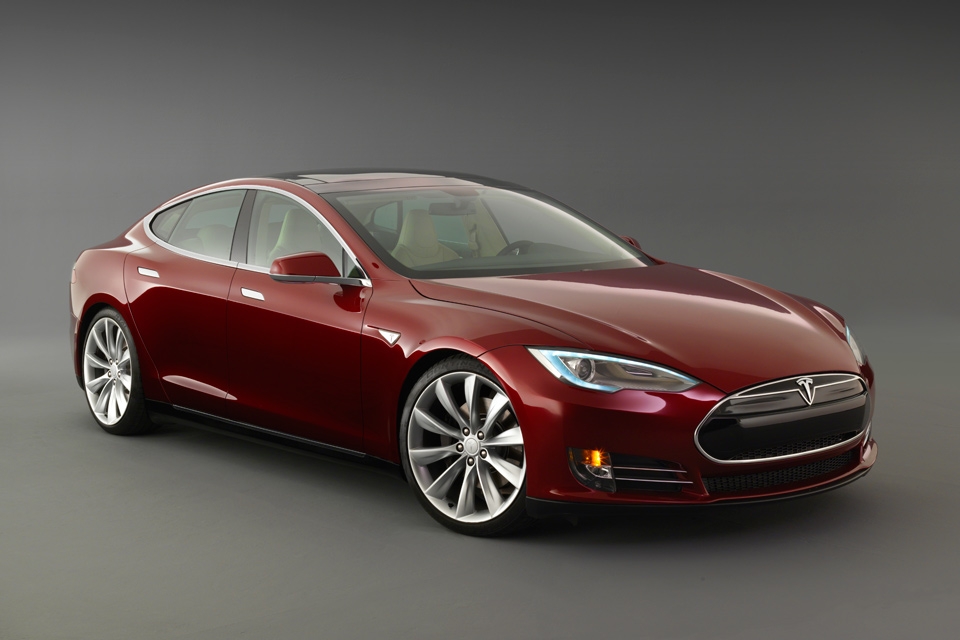 La Tesla Model S et la Toyota Prius parmi les meilleures voitures selon Edmunds.com
