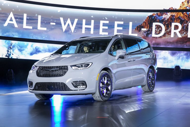 2021 Chrysler Pacifica AWD 2020 Chicago Auto Show