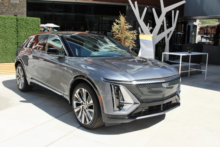 Le Cadillac Lyriq 2024 ajoutera un niveau de finition et quatre nouvelles couleurs
