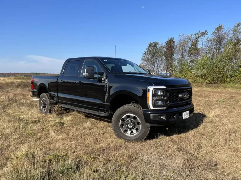 Ford abandonne son projet de VUS électrique et remplace le Super Duty par un autre à Oakville