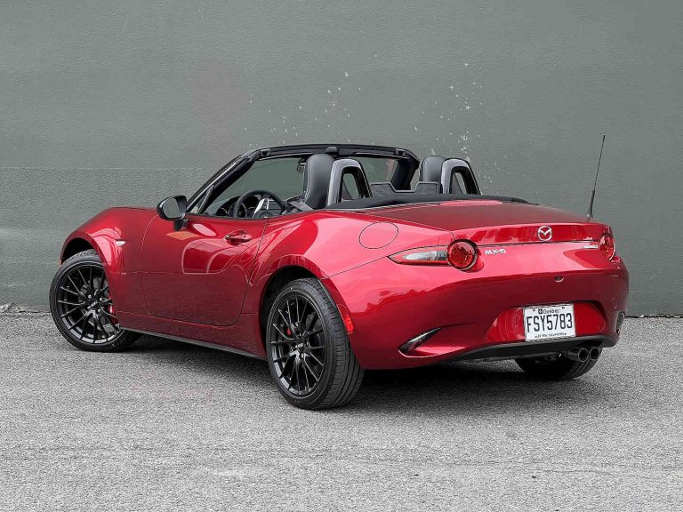 Un brevet révèle une Mazda MX-5 électrique avec batterie centrale et propulsion