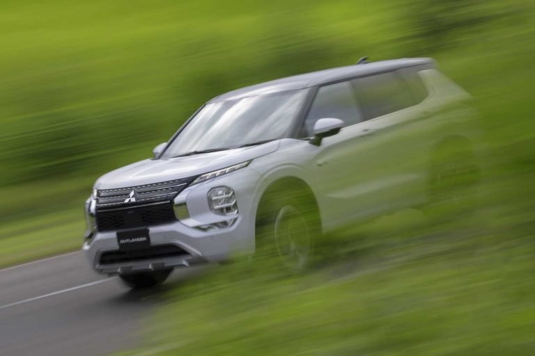 Mitsubishi Outlander PHEV 2023
