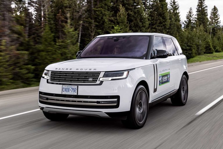 Range Rover hybride rechargeable 2023 à l’Écorandonnée de l’AJAC