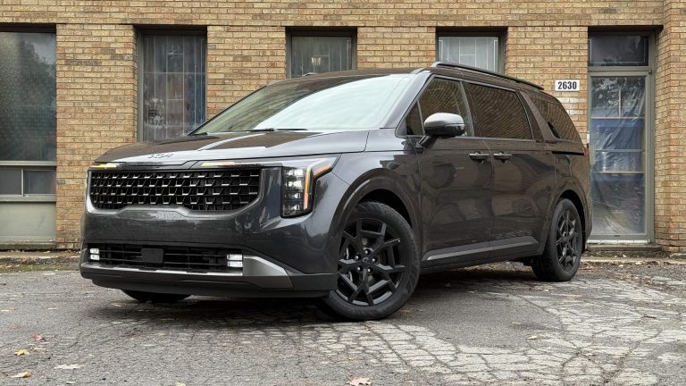 Essai routier Kia Carnival SX+ Hybride 2025 : l’ami doux de la famille