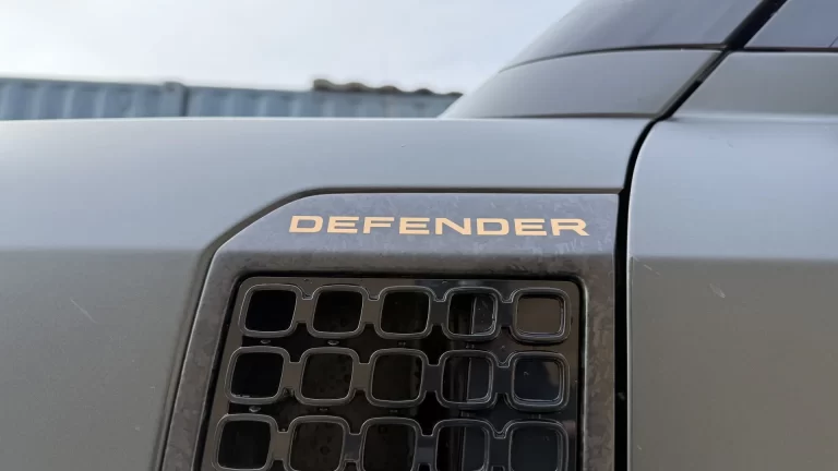 Land Rover repousse le Defender électrique grand format, probablement aux années 2030