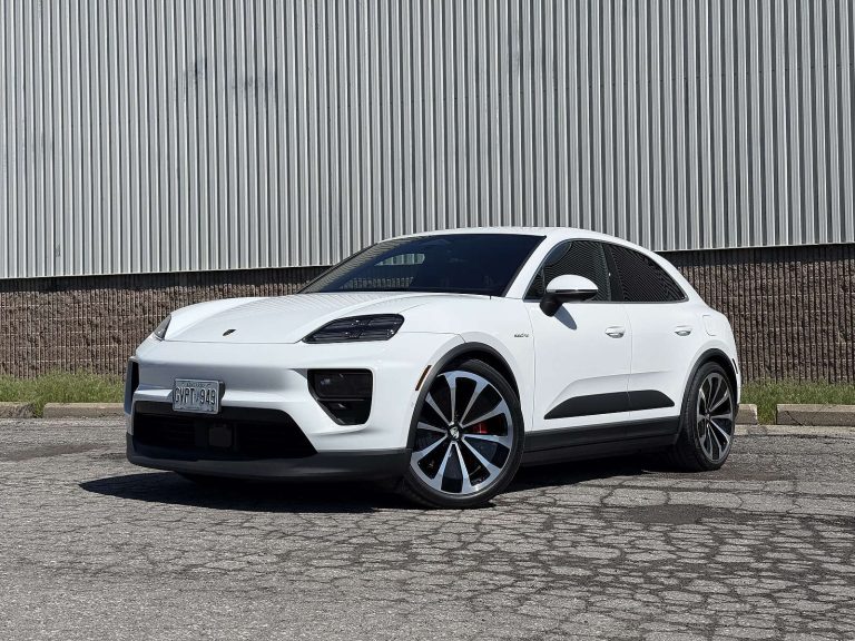 Essai du Porsche Macan 4S EV 2025 : Tranchant, rapide, silencieux… mais où est tout le monde ?