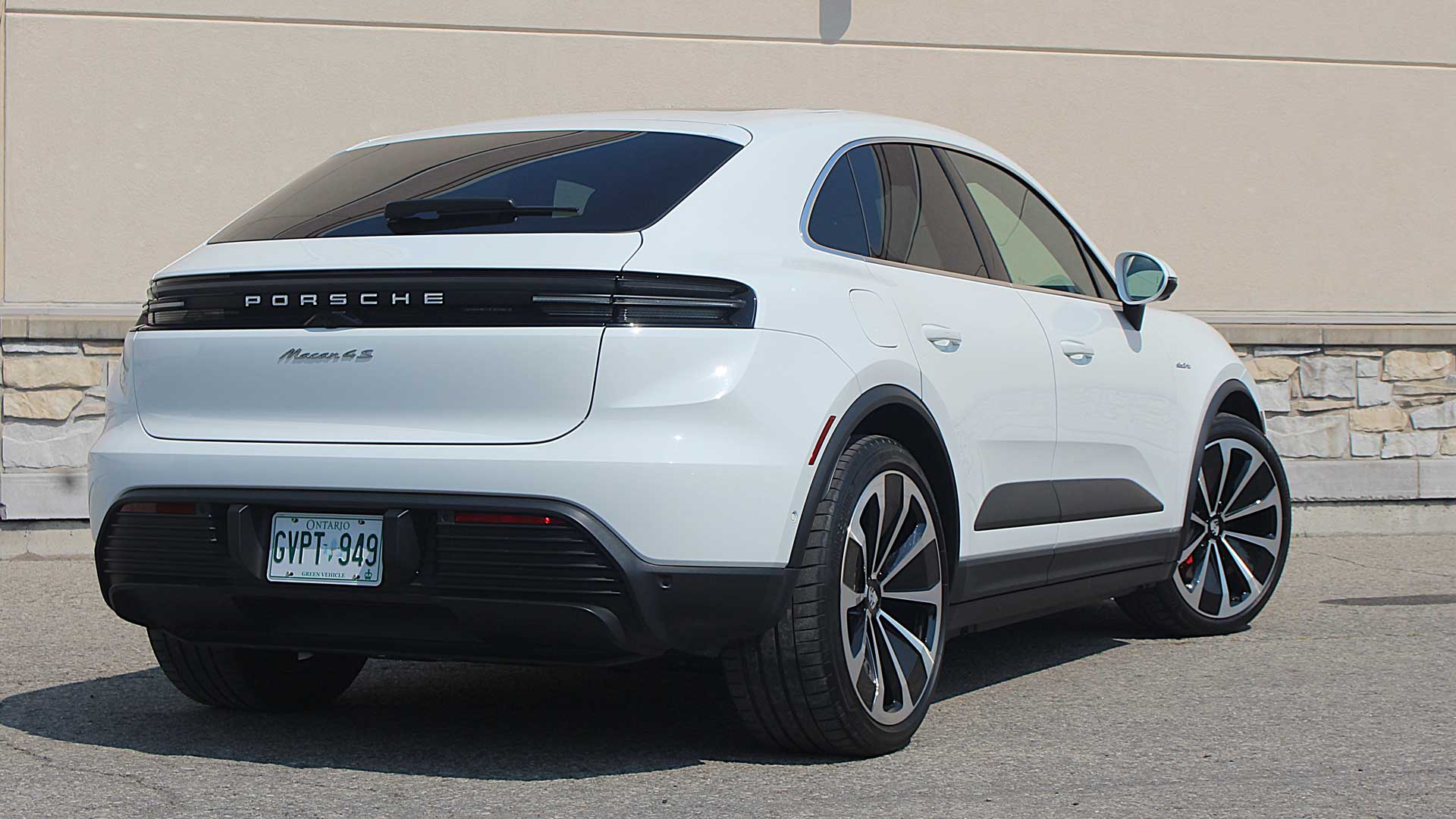 Porsche Macan 4S Electric 2025