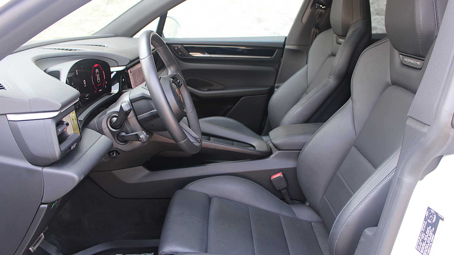 Porsche Macan 4S Electric 2025