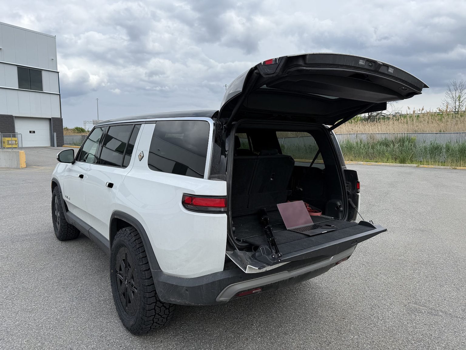 Essai routier Rivian R1S 2024 : haut de gamme, réfléchi et coûteux ...