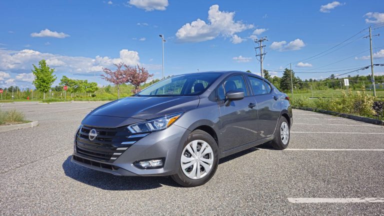 Devriez-vous acheter une Nissan Versa S 2025?