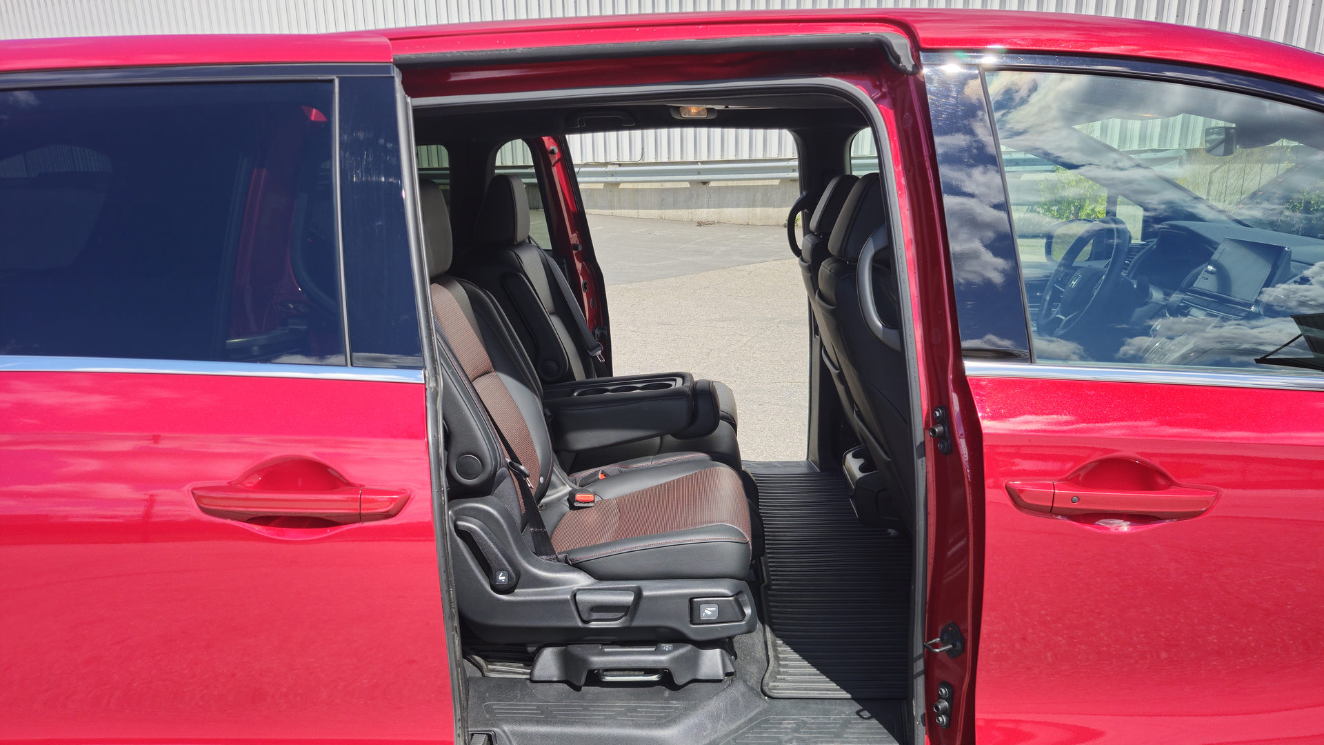 2025 Honda Odyssey Black Edition | Photo: Anthony Lemonde