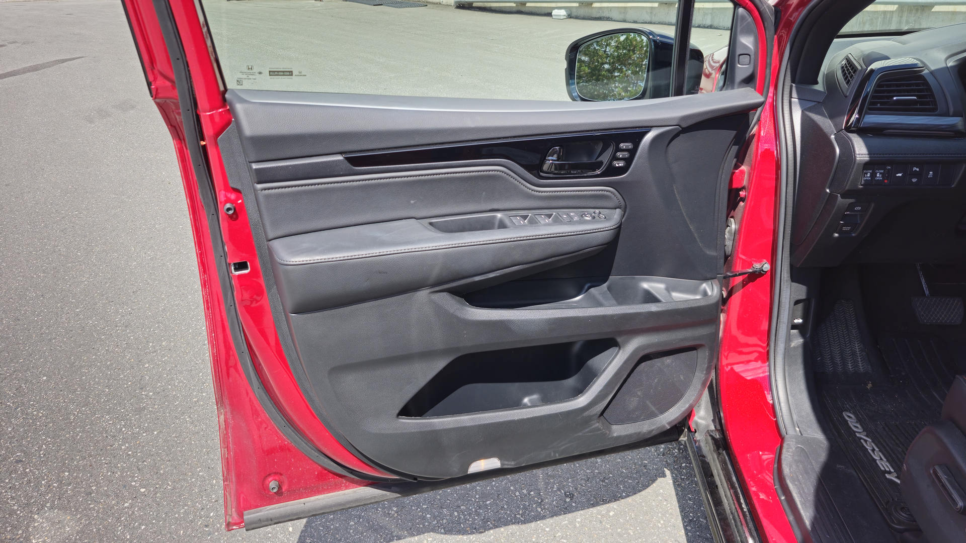 2025 Honda Odyssey Black Edition | Photo: Anthony Lemonde