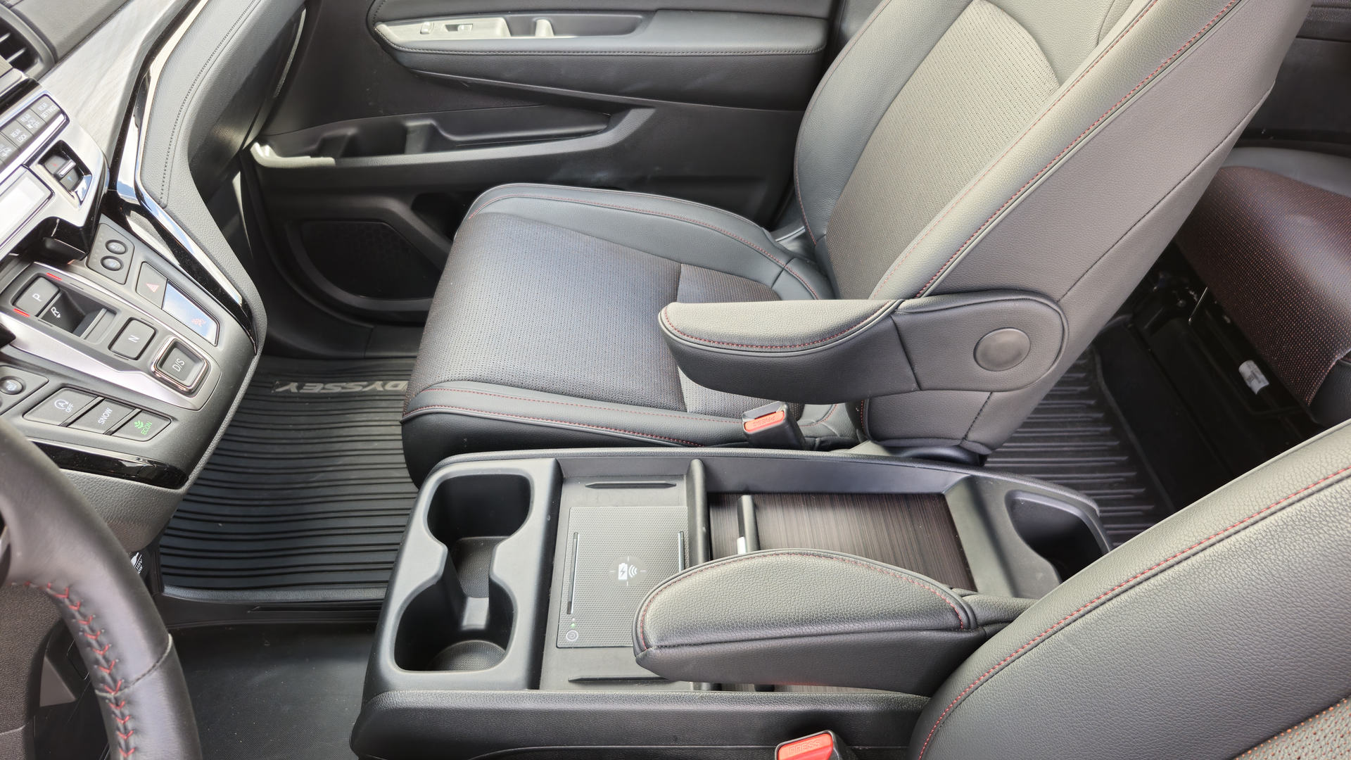 2025 Honda Odyssey Black Edition | Photo: Anthony Lemonde