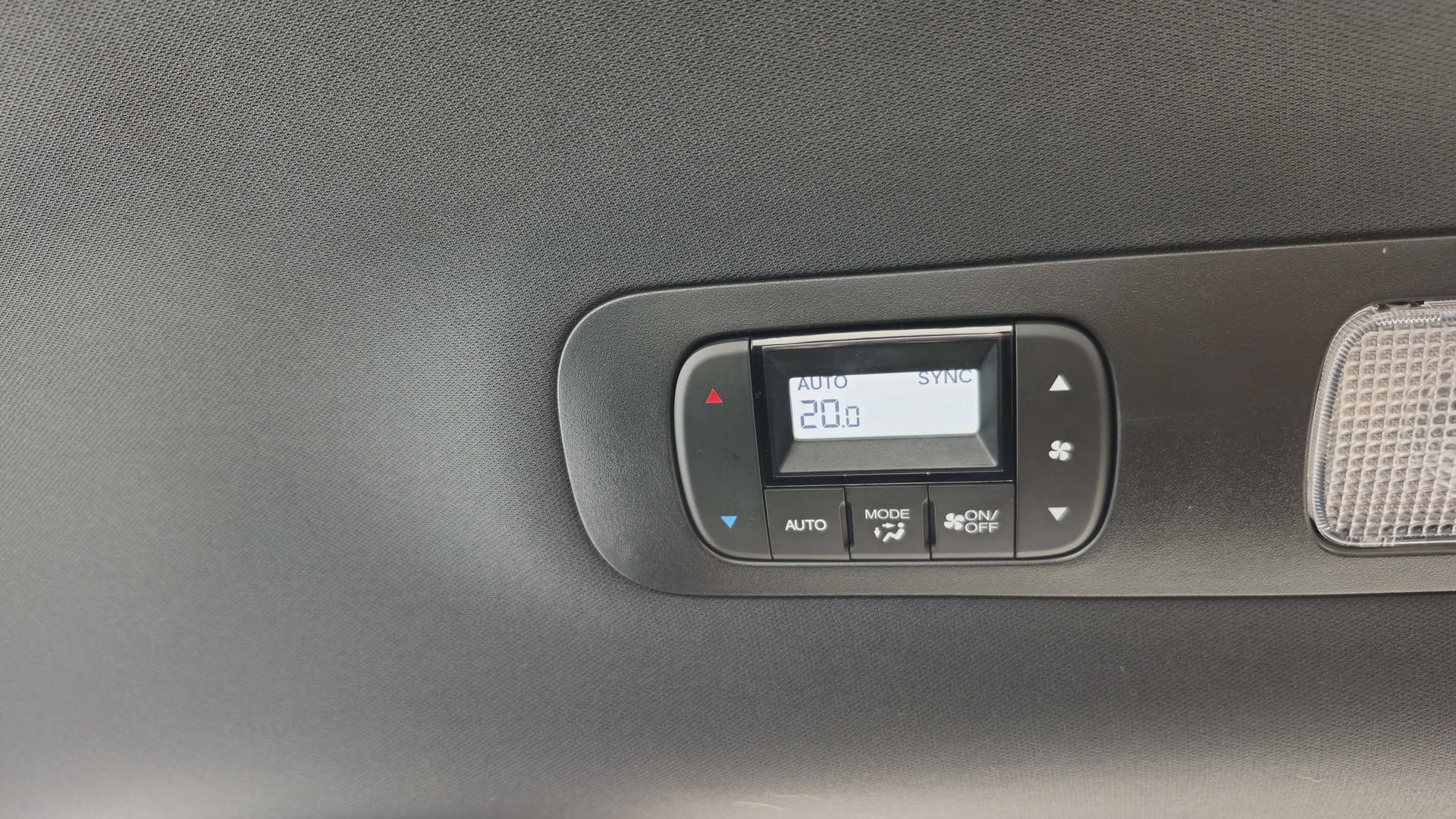 2025 Honda Odyssey Black Edition | Photo: Anthony Lemonde