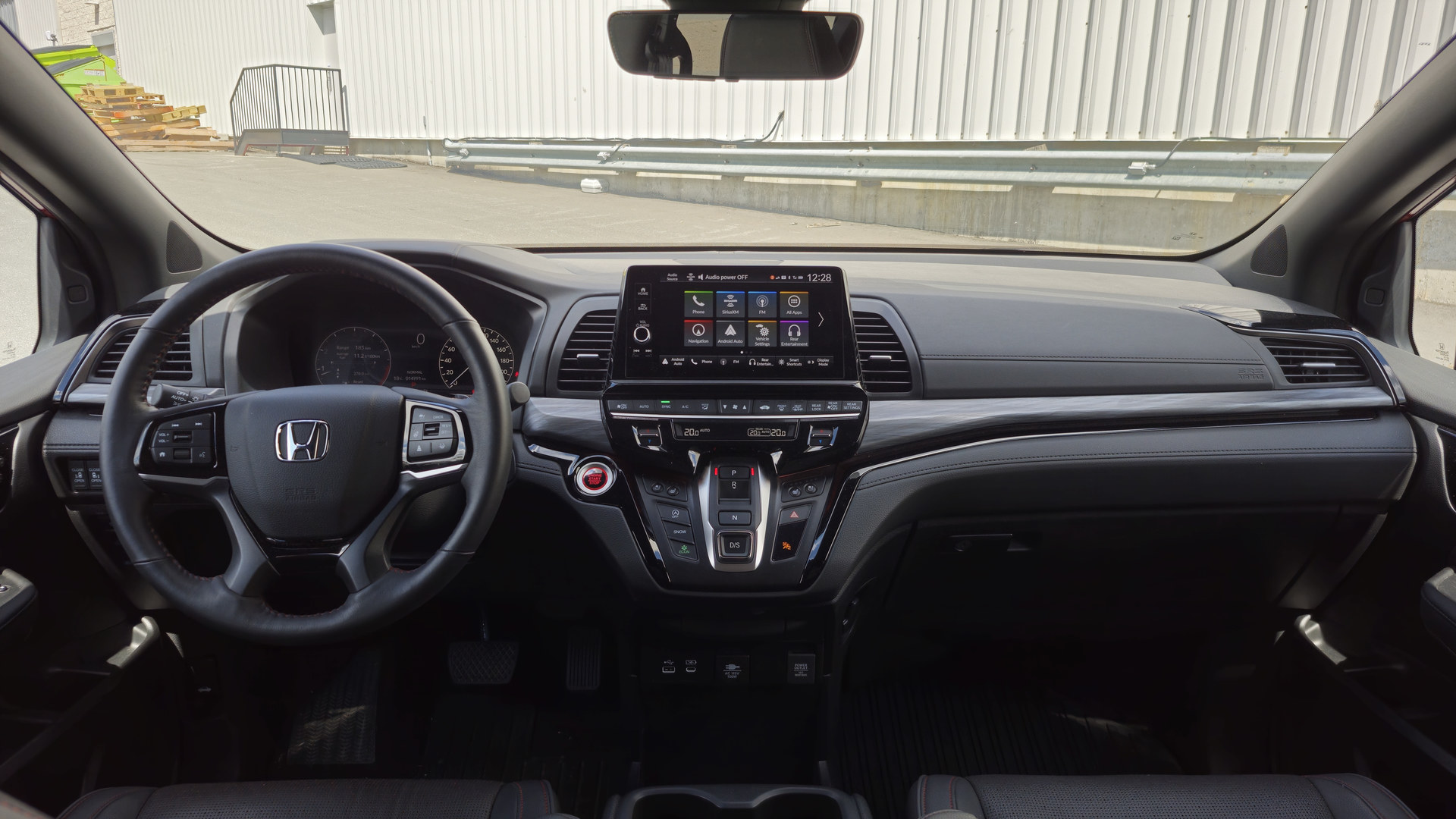2025 Honda Odyssey Black Edition | Photo: Anthony Lemonde