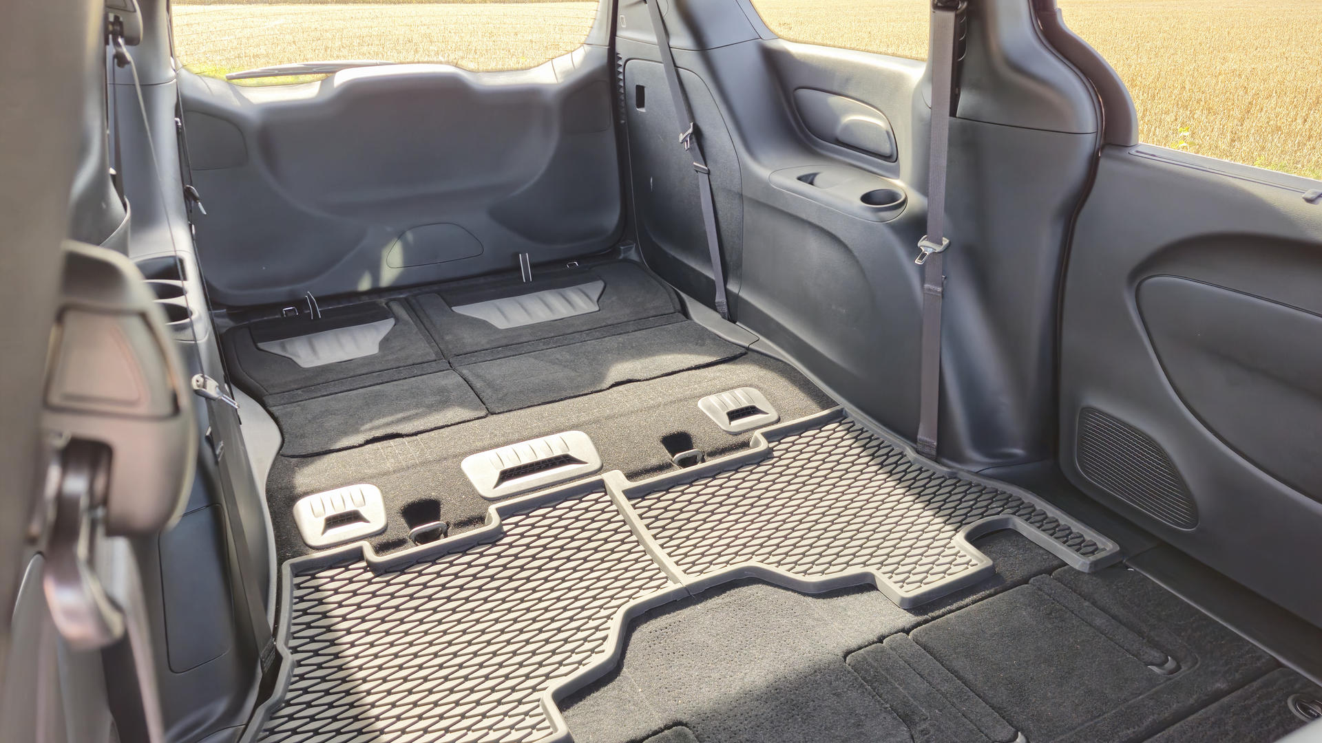 2025 Chrysler Grand Caravan | Photo: Anthony Lemonde