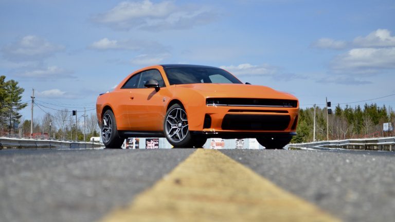 Dodge Charger : quinze versions à essence contre une électrique, mais attention aux chiffres