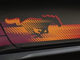 Ford présente à ses concessionnaires une Mustang à quatre portes