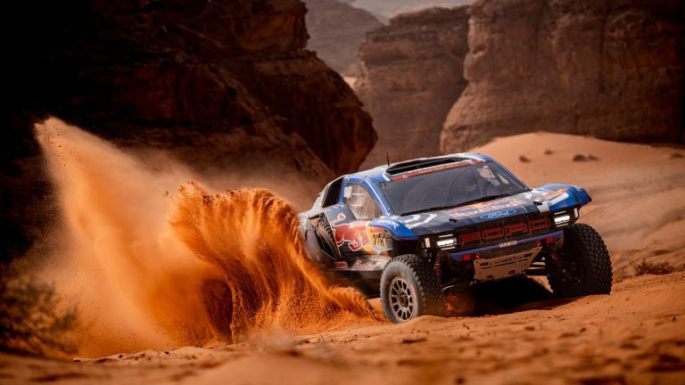 Ford prépare un Raptor inspiré du Dakar homologué pour la route avec un V8 hybride de Mustang