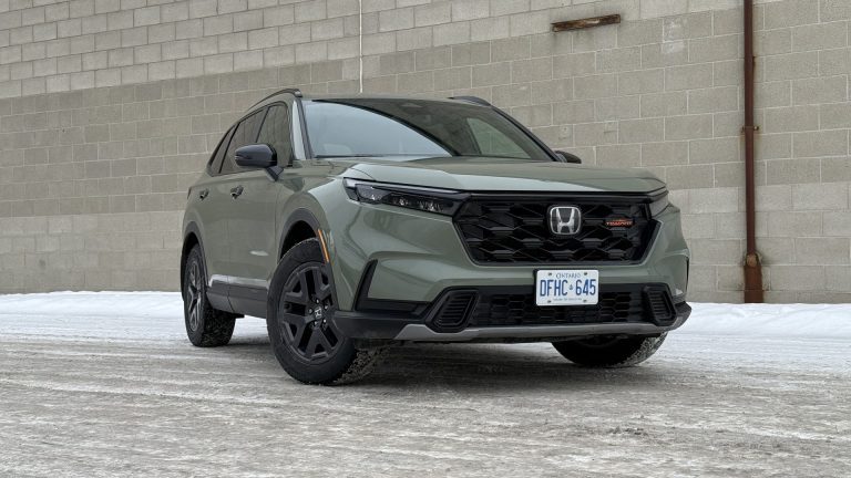 Essai routier Honda CR-V TrailSport hybride 2026 : une pincée de robustesse ajoutée à une recette sans compromis