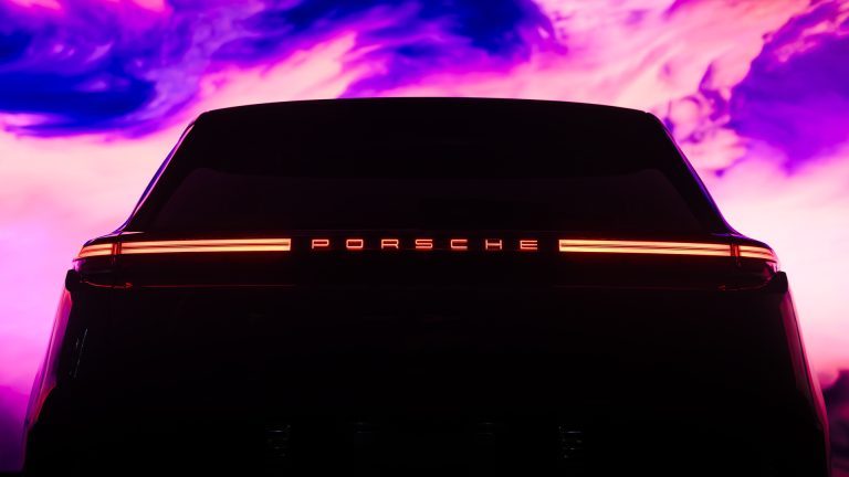 Le VUS Porsche à trois rangées partagera sa plateforme avec l’Audi Q9, les versions à essence et hybrides attendues en premier