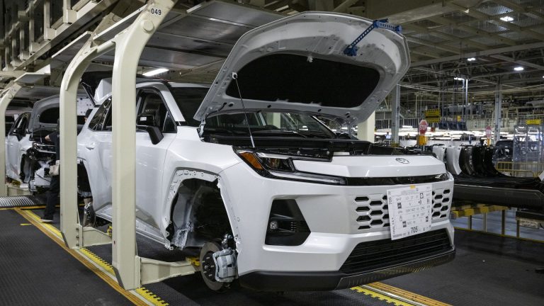 Toyota amorce la production canadienne du RAV4 hybride de sixième génération