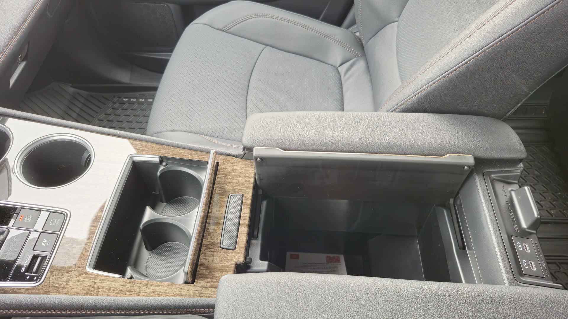2026 Toyota Sienna Limited | Photo: Anthony Lemonde