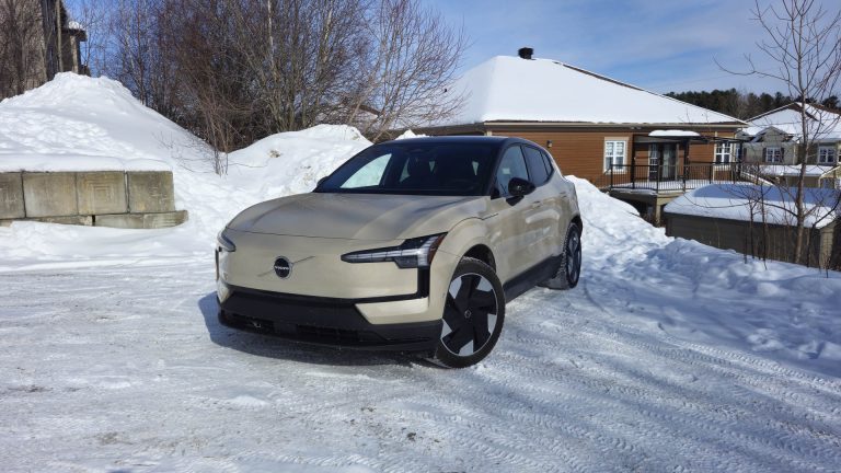 Essai routier du Volvo EX30 Twin Motor Performance 2026 : Amélioré, mais pas encore parfait