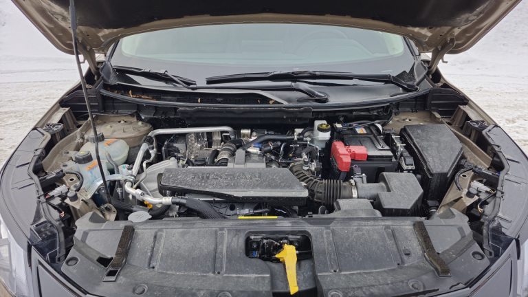 La fermeture du détroit d&rsquo;Ormuz pourrait provoquer une pénurie d&rsquo;huile synthétique et entraver la production automobile