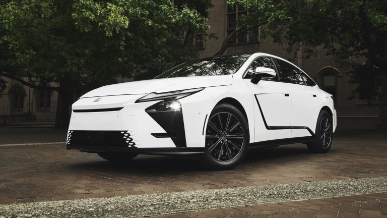 Lexus ajoute l&rsquo;hybride ES 350h à la gamme de berlines électriques ES