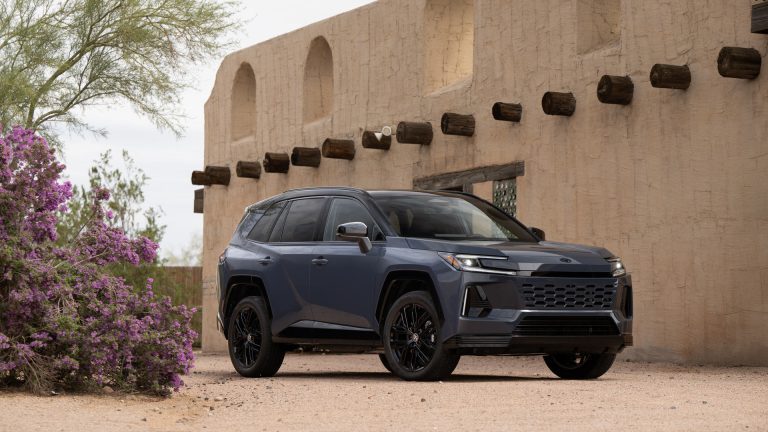 Le Toyota RAV4 PHEV 2026 arrive au Canada avec un prix de départ moindre qu’en 2025