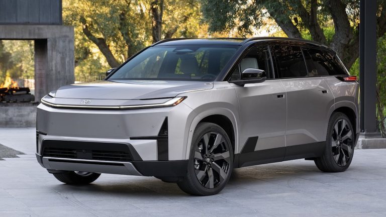Toyota repousse le lancement du Highlander électrique 2027