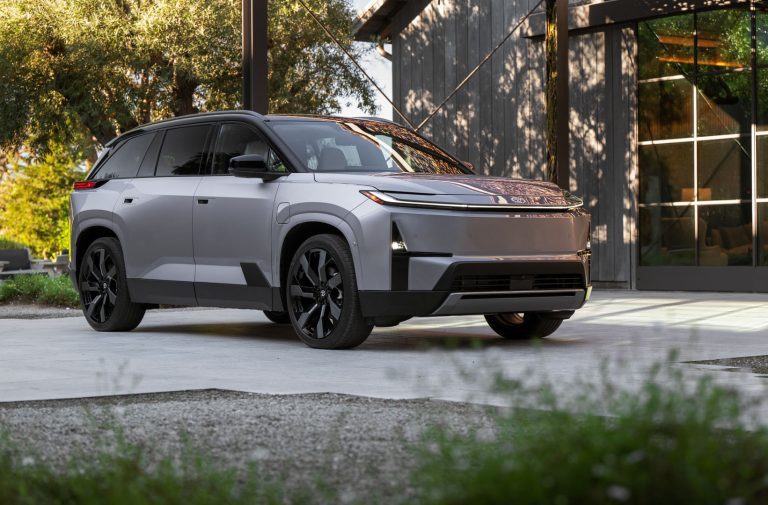 MISE À JOUR : Toyota reporte encore le lancement du Highlander électrique pour un an ou plus