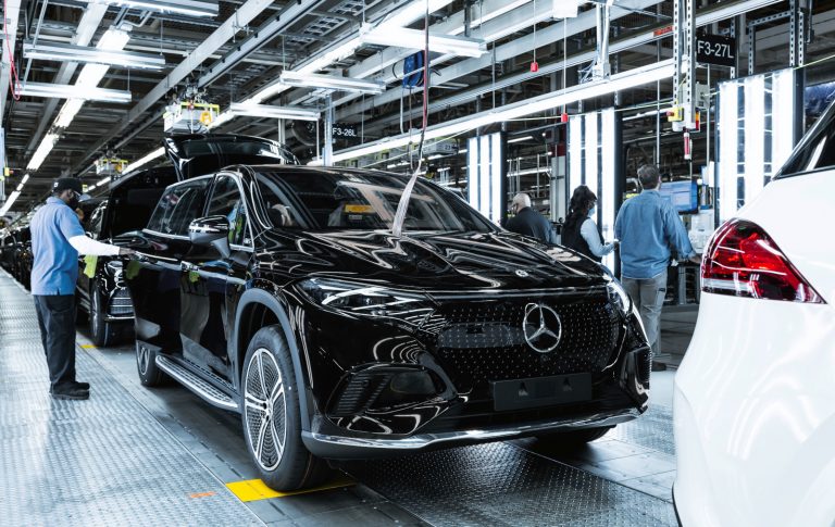 Le Mercedes-Benz EQS VUS devient le premier VÉ Mercedes construit aux États-Unis