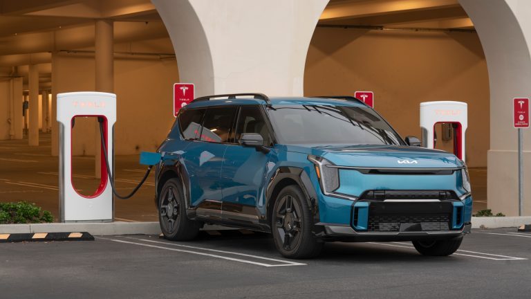 Les conducteurs de véhicules électriques aux États-Unis pourraient devoir payer une taxe annuelle de 130 $ pour financer l&rsquo;entretien des routes