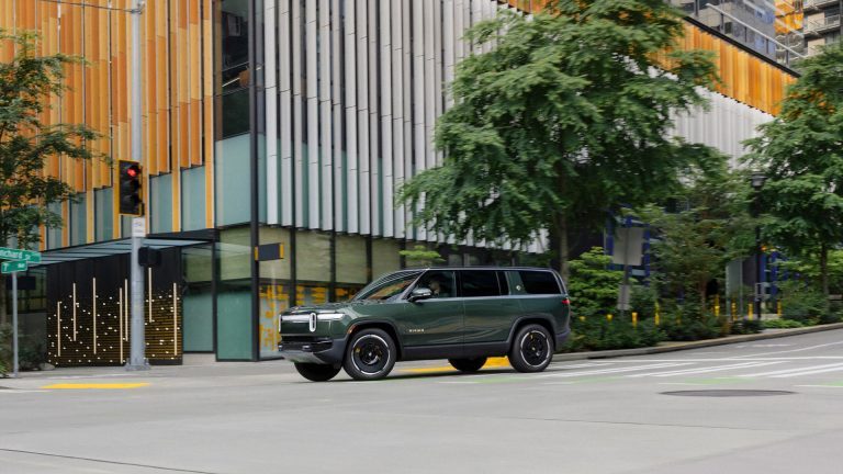 Rivian rappelle 99 000 modèles R1 et R2 en raison d&rsquo;un problème de caméra de recul