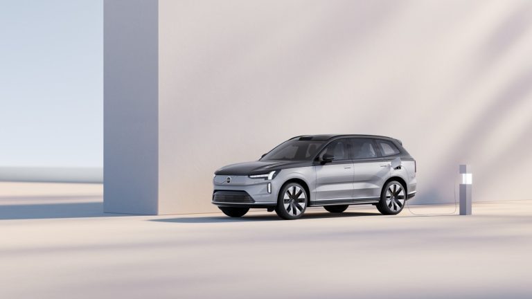 Le Volvo EX90 Excellence est un VUS pour quatre passagers équipé d’un réfrigérateur