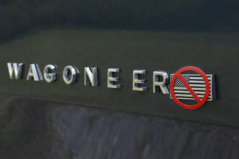 Jeep retire le drapeau américain sur les portières des modèles au Canada