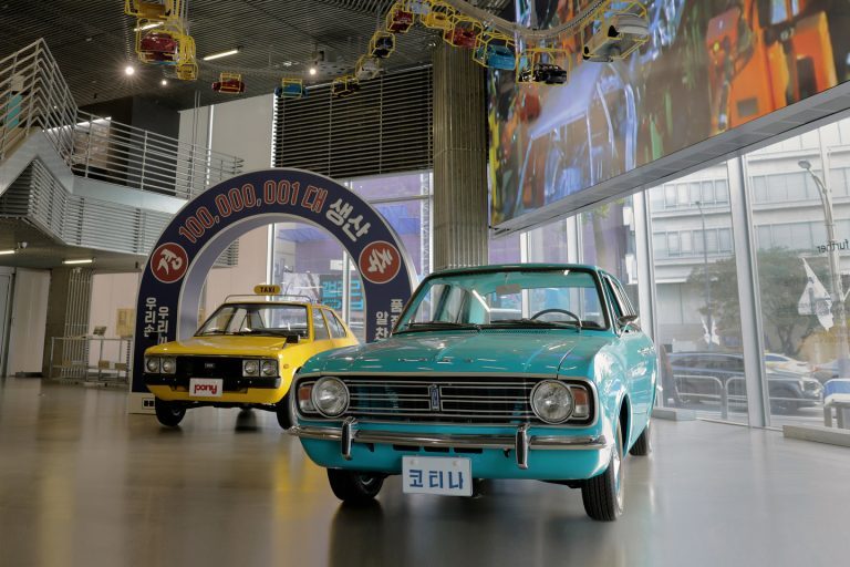 L&rsquo;exposition « One Step Further » de Hyundai : Un voyage à travers 100 millions de véhicules
