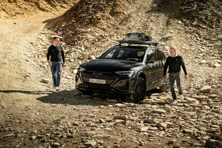 Audi rehausse la hauteur et le prix du Q8 e-tron avec l’Édition Dakar
