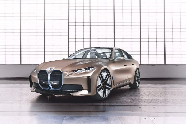 La BMW Concept i4 se dévoile un peu plus