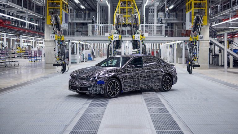 BMW lance la production de présérie de la berline i3 basée sur la Neue Klasse à Munich