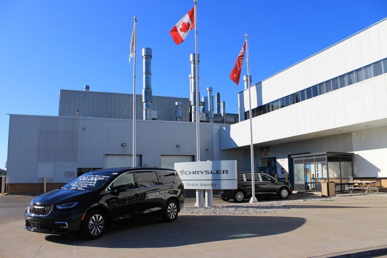 Stellantis fermera temporairement son usine de Windsor en réponse aux nouveaux tarifs douaniers américains sur les voitures