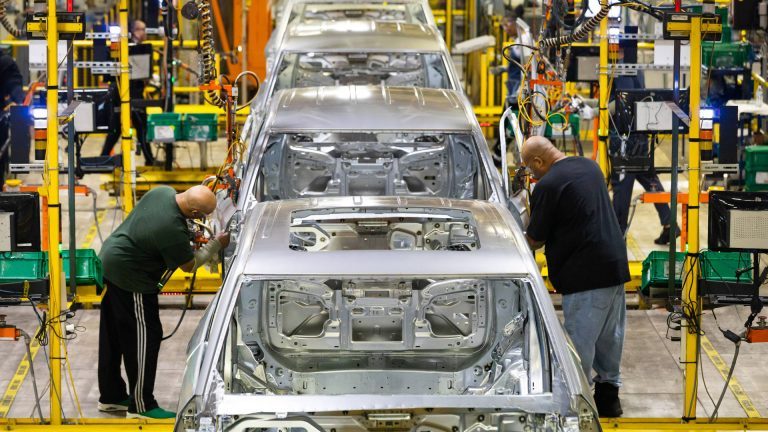 La Cour suprême des États-Unis juge certains tarifs de Trump illégaux, mais les droits sur l&rsquo;industrie automobile demeurent pour l&rsquo;instant