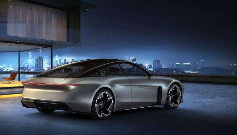 Chrysler pourrait revenir aux voitures avec une stratégie de carrosserie alternative pour une nouvelle berline