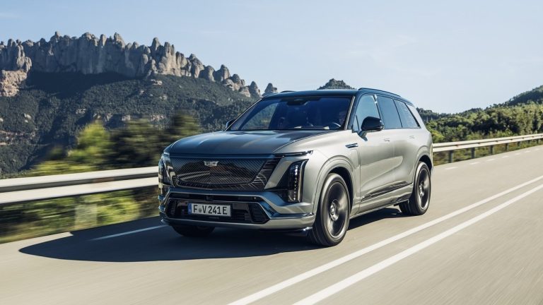 Cadillac rappelle les Vistiq :  la 3e rangée pourrait coincer ses occupants