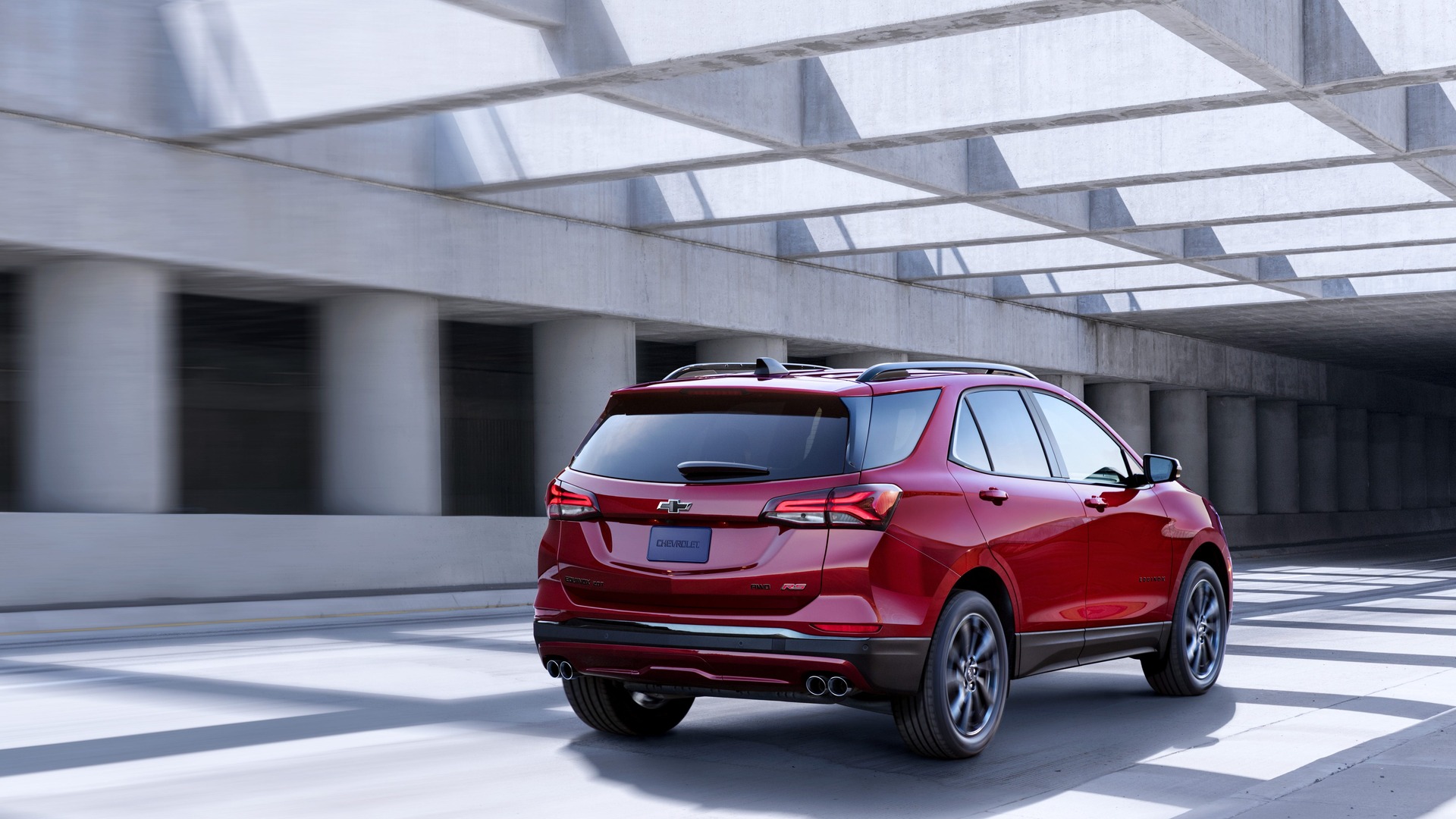 Equinox MY2022 RS rouge, vue trois-quarts arrière avec feux LED revisités